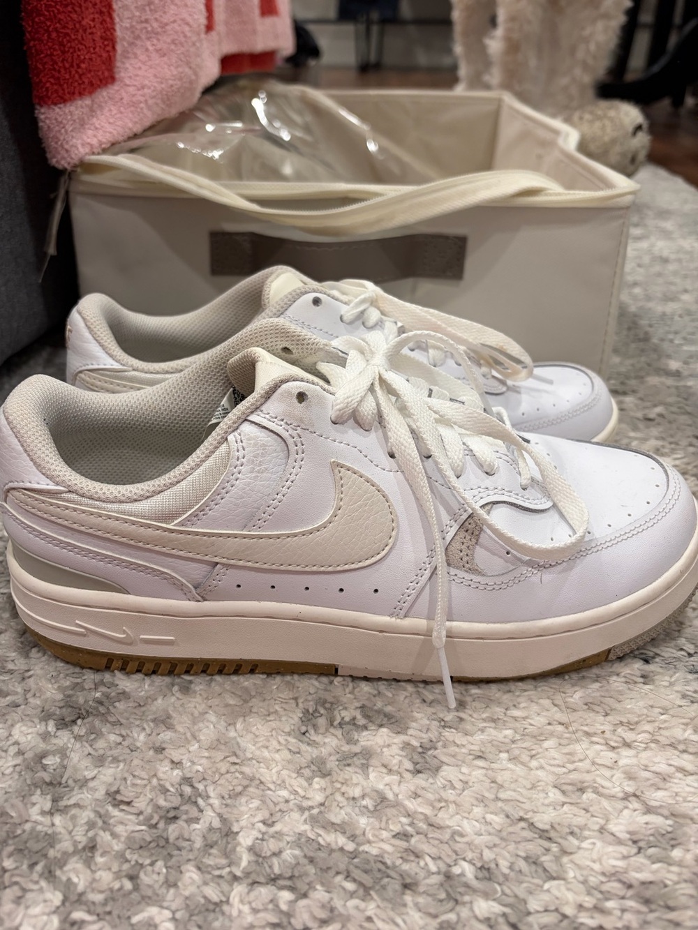 Nike White and Cream Low-Top Sneakers